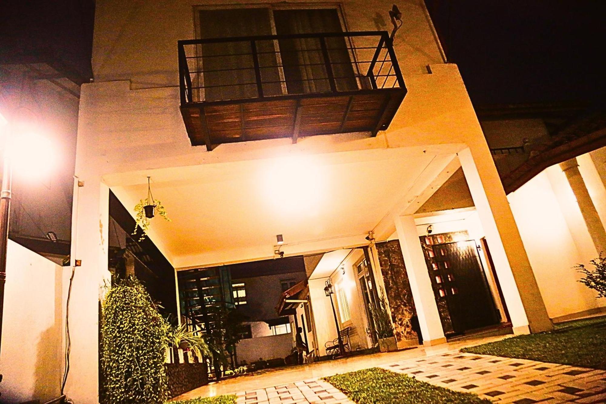 Ared Hotel Katunayake