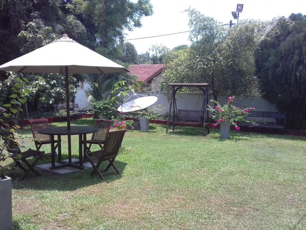 Hotel Ared Katunayake